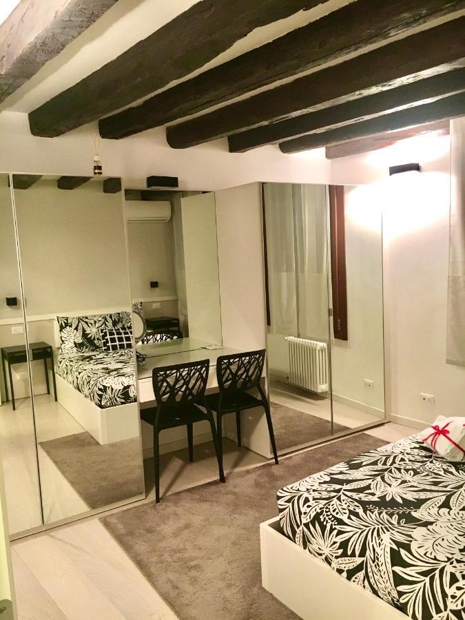 Mirrors Apartamento